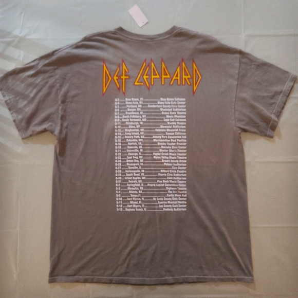 DEF LEPPARD ๐ - Official Band T-Shirt ๐ธ - Picture 2 of 7